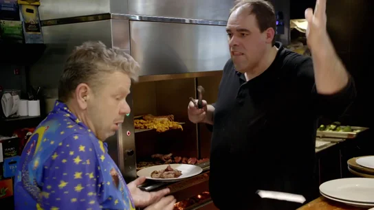 Golpes en la mesa, platos en el suelo y clientes que se marchan: pésimo servicio delante de Chicote Golpes en la mesa, platos en el suelo y clientes que se marchan: pésimo servicio delante de Chicote