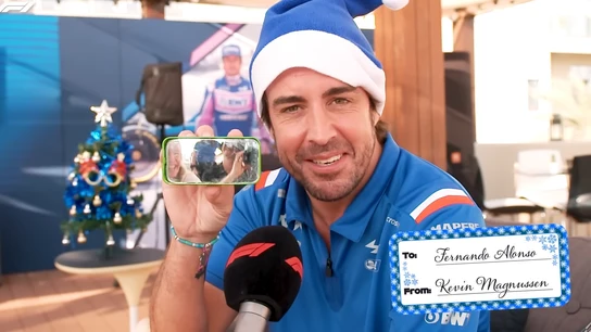 El regalo de Kevin Magnussen a Fernando Alonso con 'mensajito' incluido por el amigo invisible El regalo de Kevin Magnussen a Fernando Alonso con 'mensajito' incluido por el amigo invisible