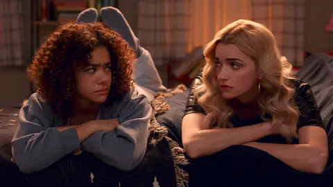 Antonia Gentry y Brianne Howey son las protagonistas de 'Ginny y Georgia'.  Antonia Gentry y Brianne Howey son las protagonistas de 'Ginny y Georgia'.