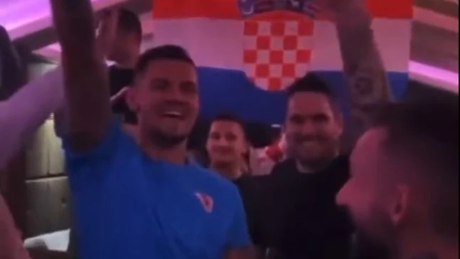 Lovren y Brozovic realizan un saludo fascista durante la celebración de Croacia