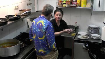 Una camarera de El Calamar desvela a Chicote su problema con el alcohol: "He perdido trabajos muy buenos"