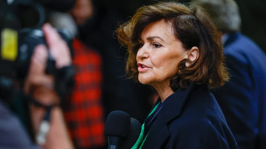 La diputada socialista Carmen Calvo, a las puertas del Congreso de los Diputados La diputada socialista Carmen Calvo, a las puertas del Congreso de los Diputados