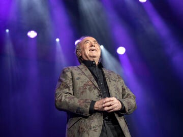 Serrat says goodbye “with joy” to the stages in the city where he began his musical career