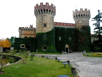 Castillo de Peralada, también conocido como Castillo Tolón Castillo de Peralada, también conocido como Castillo Tolón