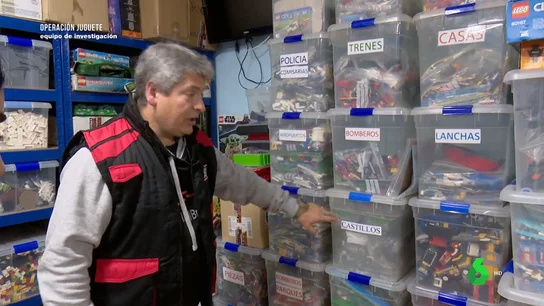 "Toda esta habitación son billetes colgando": un hombre muestra su valiosa colección de Lego a Equipo de Investigación "Toda esta habitación son billetes colgando": un hombre muestra su valiosa colección de Lego a Equipo de Investigación