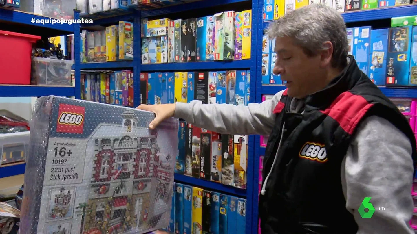 Un coleccionista muestra sus Lego a Equipo de Investigación Un coleccionista muestra sus Lego a Equipo de Investigación