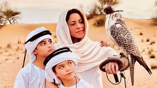 Shakira posa junto a sus hijos en Dubái Shakira posa junto a sus hijos en Dubái