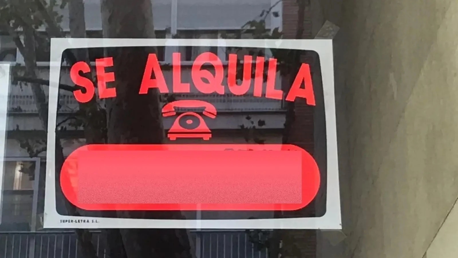 Fotografía de archivo de un cartel de 'Se alquila'.