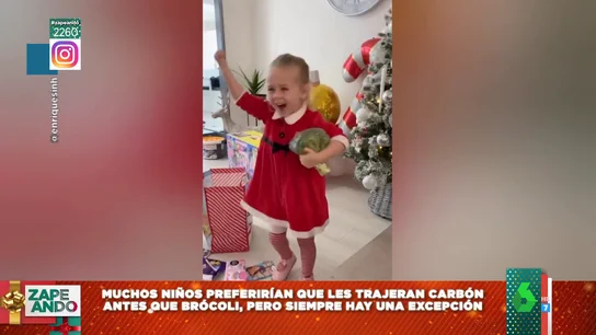 la emoción viral de una niña cuando la regalan brócoli por Navidad la emoción viral de una niña cuando la regalan brócoli por Navidad