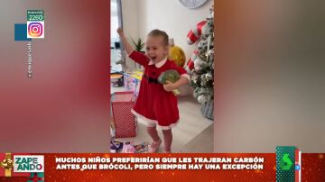 la emoción viral de una niña cuando la regalan brócoli por Navidad