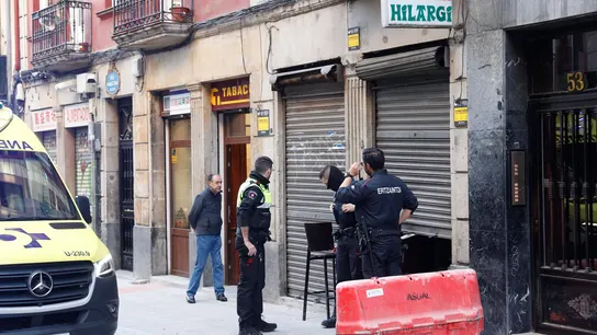 Habla la hija de la mujer asesinada en Bilbao: "Hace poco la empujó por las escaleras y la dejó inconsciente" Habla la hija de la mujer asesinada en Bilbao: "Hace poco la empujó por las escaleras y la dejó inconsciente"