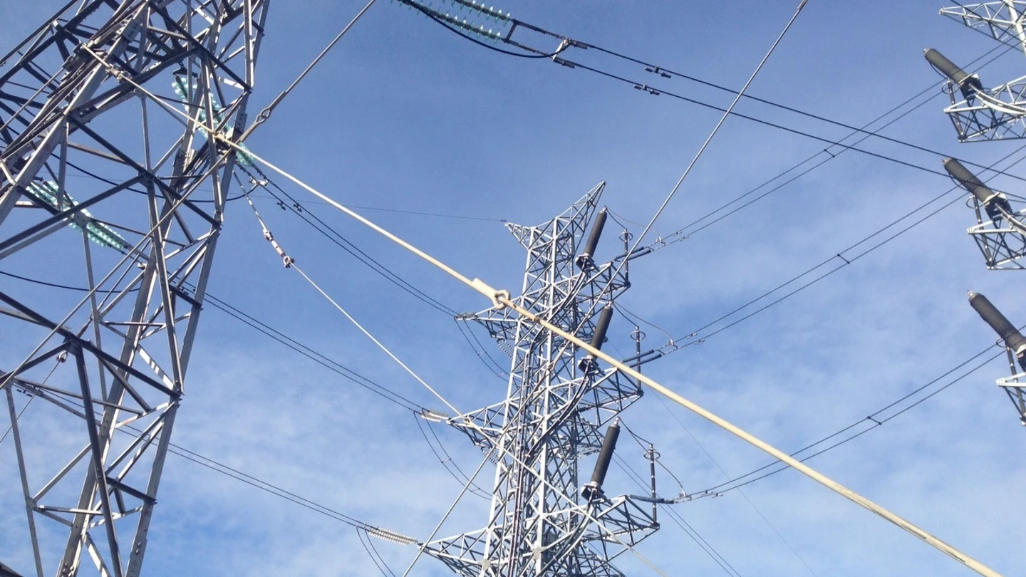 El precio de la luz sube este domingo un 34% y alcanza los 117 euros El precio de la luz sube este domingo un 34% y alcanza los 117 euros