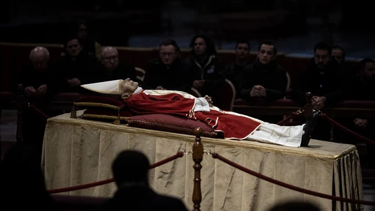 El papa Benedicto XVI será enterrado en la antigua tumba de Juan Pablo II El papa Benedicto XVI será enterrado en la antigua tumba de Juan Pablo II