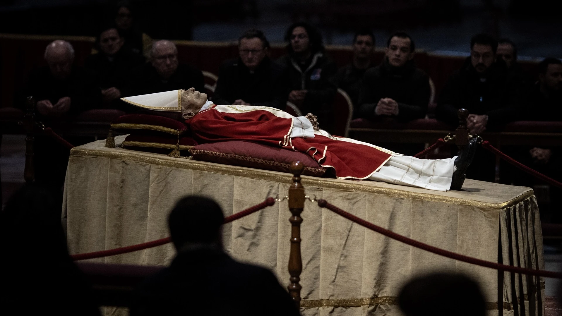 El papa Benedicto XVI será enterrado en la antigua tumba de Juan Pablo II