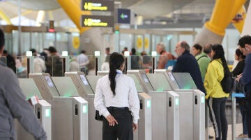 Acceso al control de seguridad de la Aeropuerto Adolfo Suárez Madrid- Barajas.