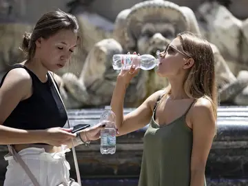 Una buena hidratacion se asocia a un envejecimiento mas saludable Una buena hidratacion se asocia a un envejecimiento mas saludable