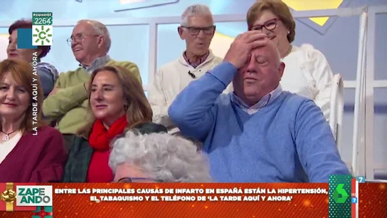 El susto de muerte que se lleva un hombre en el programa de Juan y Medio: El susto de muerte que se lleva un hombre en el programa de Juan y Medio: