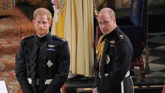 El príncipe Guillermo y el príncipe Harry en 2018, el día de la boda de este último. El príncipe Guillermo y el príncipe Harry el día de la boda de este último.