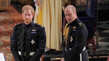 El príncipe Guillermo y el príncipe Harry en 2018, el día de la boda de este último.