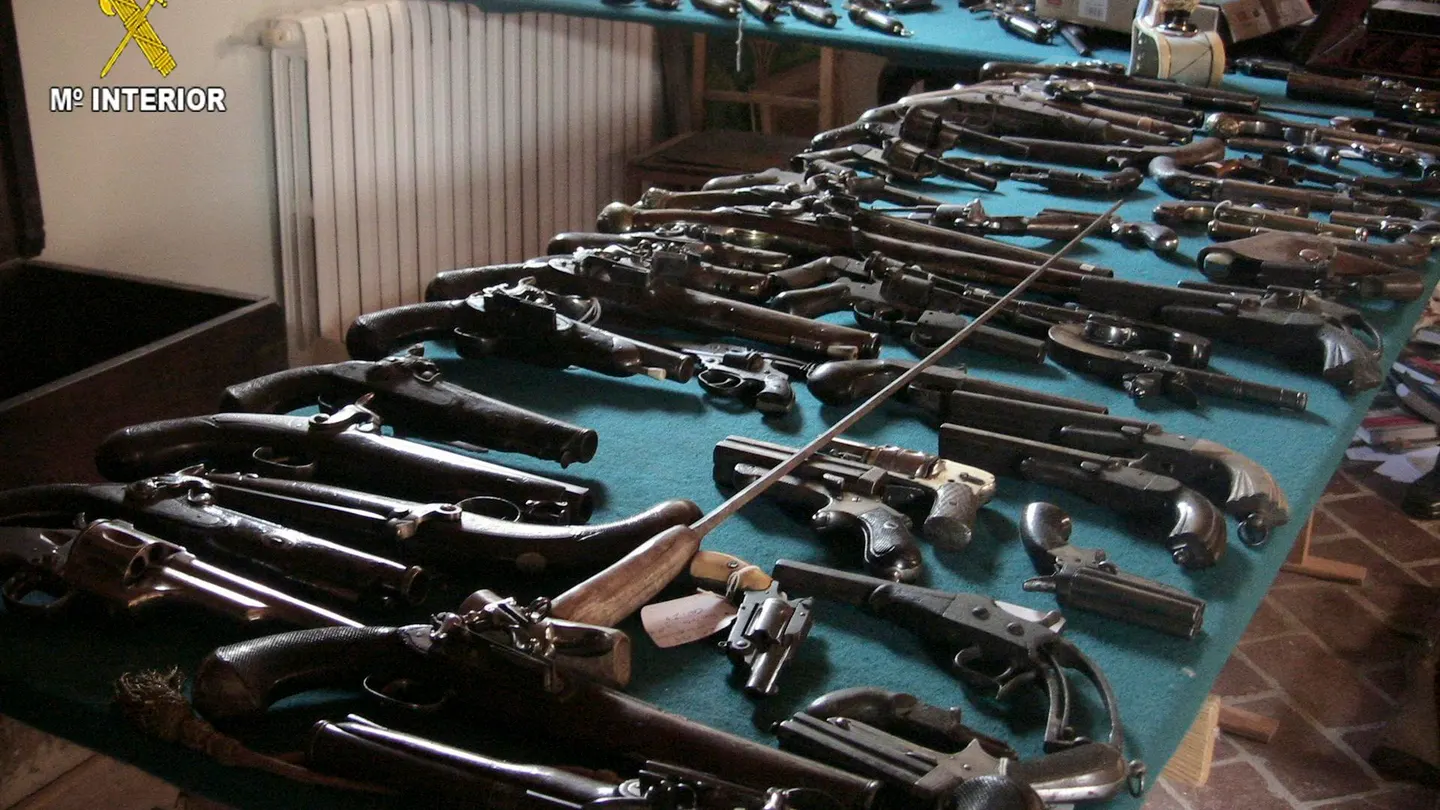 Imagen de archivo de armas antiguas incautadas por la Guardia Civil. Imagen de archivo de armas antiguas incautadas por la Guardia Civil.