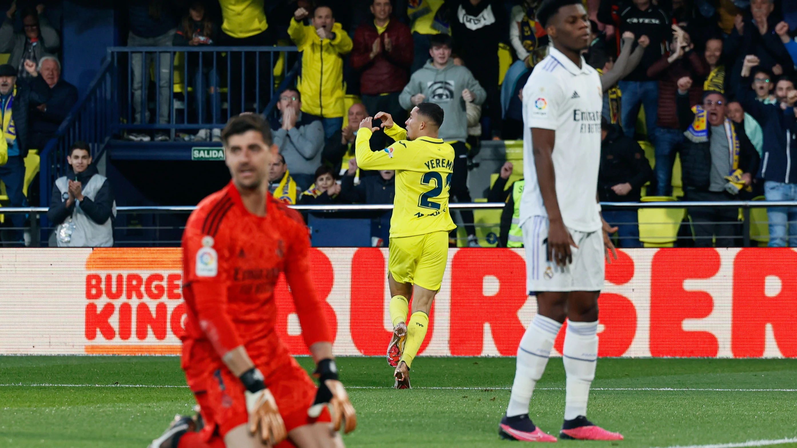 Yéremy Pino celebra el 2-1 final ante la impotencia de Courtois y Tchouaméni 