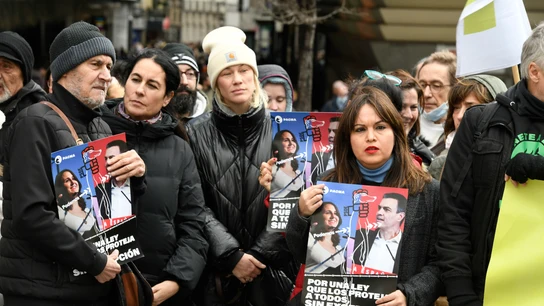 Concentración de protesta organizada por el Partido Animalista PACMA y Progreso en Verde Concentración de protesta organizada por el Partido Animalista PACMA y Progreso en Verde