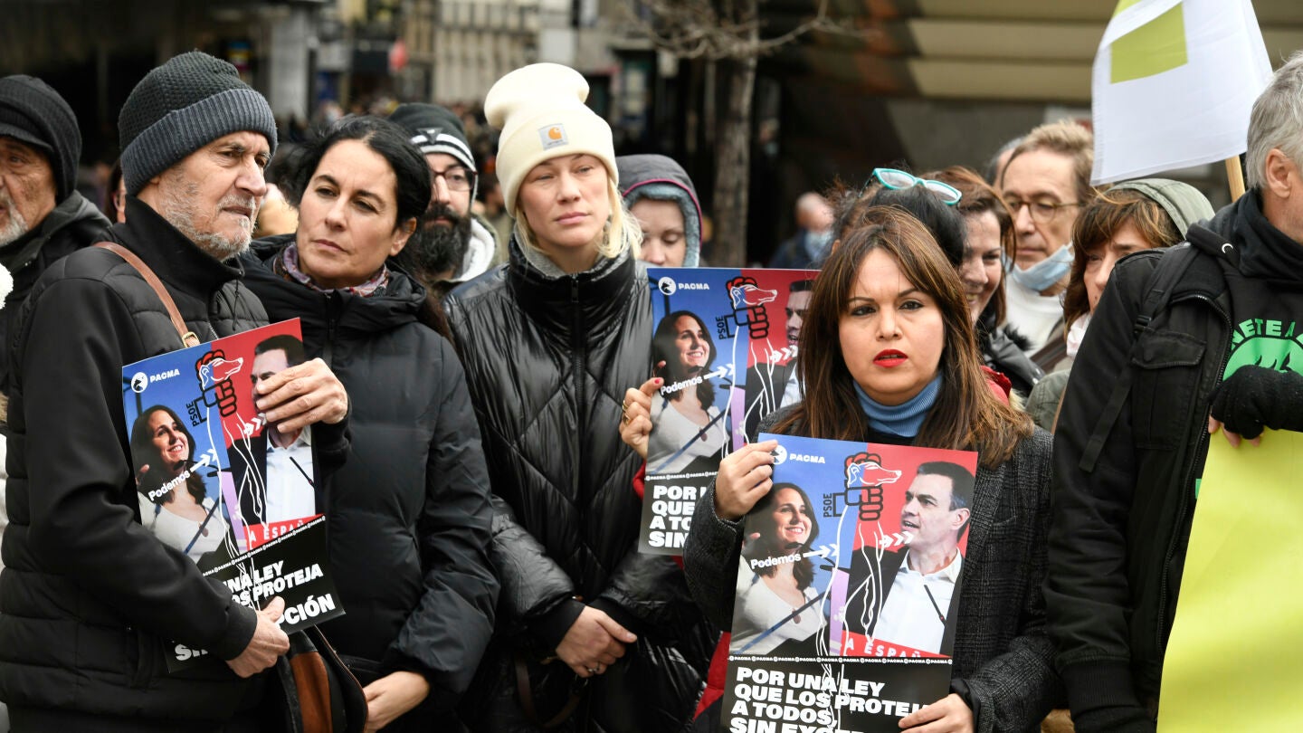 Concentraci&oacute;n de protesta organizada por el Partido Animalista PACMA y Progreso en Verde