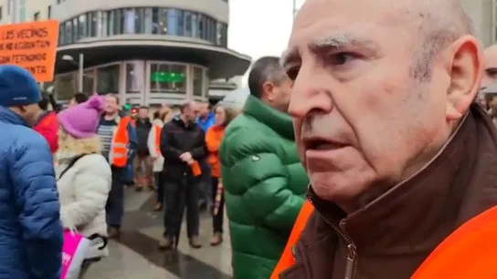 La súplica a Ayuso de un vecino de 80 años afectado por la Línea 7B: "Atienda a las personas que están viviendo sus últimos días" La súplica a Ayuso de un vecino de 80 años afectado por la Línea 7B: "Atienda a las personas que están viviendo sus últimos días"
