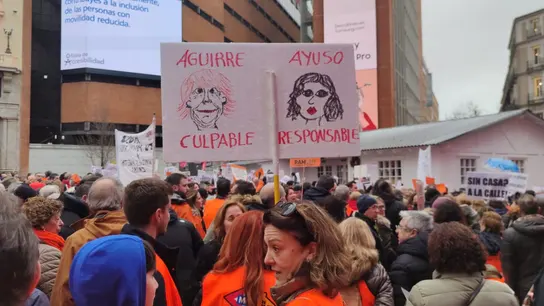 Los afectados por la Línea 7B de Metro copan Callao al grito de "Aguirre culpable, Ayuso responsable" Los afectados por la Línea 7B de Metro copan Callao al grito de "Aguirre culpable, Ayuso responsable"