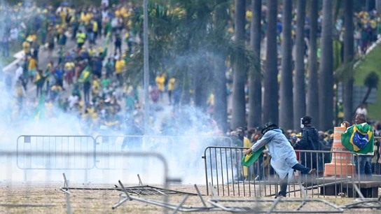 Los bolsonaristas radicales rematan meses de ataques contra Lula con un asalto al poder en Brasil Los bolsonaristas radicales rematan meses de ataques contra Lula con un asalto al poder en Brasil