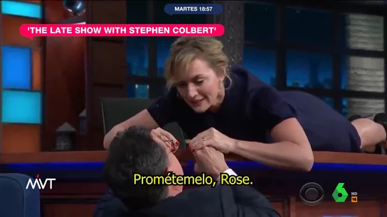 Kate Winslet recrea en un programa de televisión la mítica escena de la puerta de Titanic Kate Winslet recrea en un programa de televisión la mítica escena de la puerta de Titanic