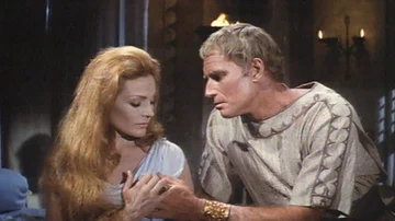 Carmen Sevilla y Charlton Heston en 'Marco Antonio y Cleopatra' (1972)