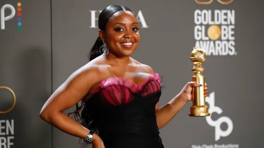 Quinta Brunson posa con uno de los tres Globos de Oro que ha ganado 'Colegio Abbott'. Quinta Brunson posa con uno de los tres Globos de Oro que ha ganado 'Colegio Abbott'.