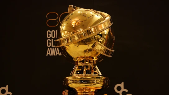 Una estatuilla de los premios Globos de Oro Una estatuilla de los premios Globos de Oro