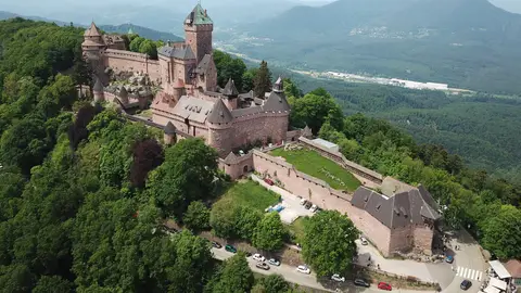 Alto Castillo del Rey o Haut-Koenigsbourg en la Alsacia, Francia Alto Castillo del Rey o Haut-Koenigsbourg en la Alsacia, Francia