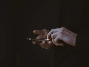 Usando un smartphone Usando un smartphone