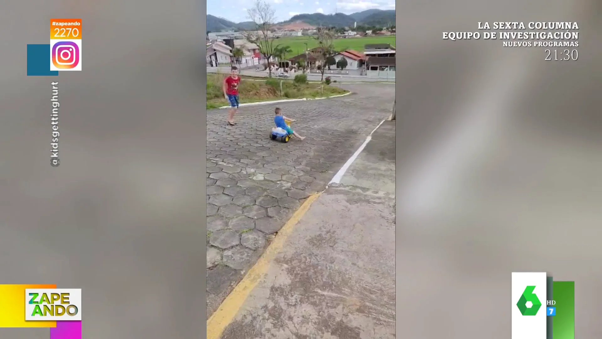 Así se ríe un padre al ver cómo su hijo pierde el control de la bici y sale volando