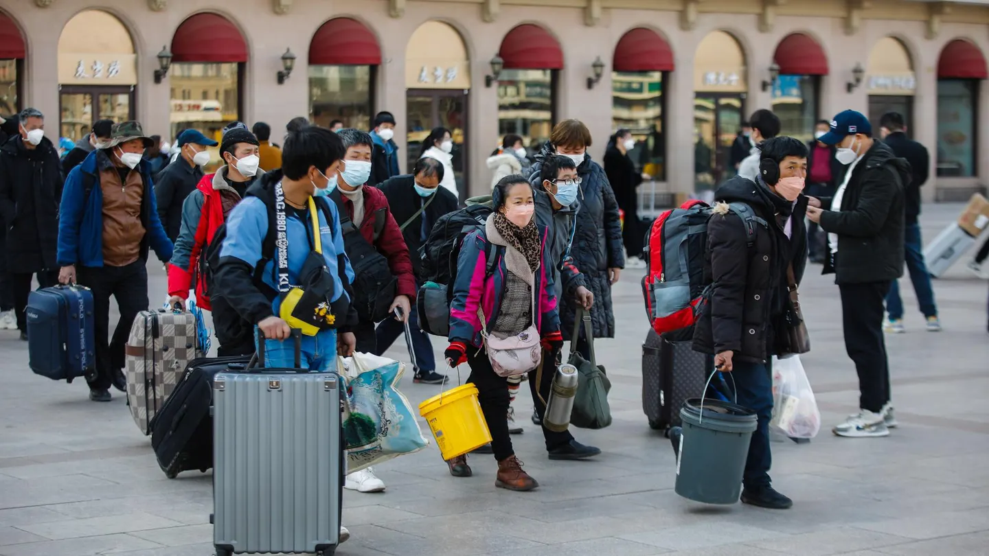 El repunte de contagios COVID en China persistirá durante febrero y marzo, según un experto epidemiólogo El repunte de contagios COVID en China persistirá durante febrero y marzo, según un experto epidemiólogo