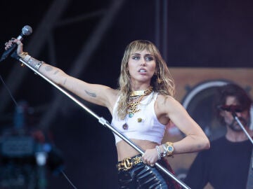 Miley Cyrus launches ‘Flowers’, a song to self-love in which she talks about her breakup with Liam Hemsworth