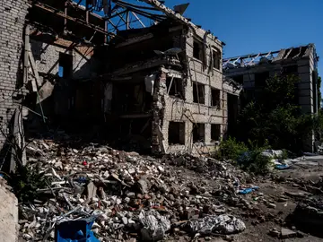  Imagen de archivo de un edificio destruido por misiles rusos en Bajmut, Ucrania.