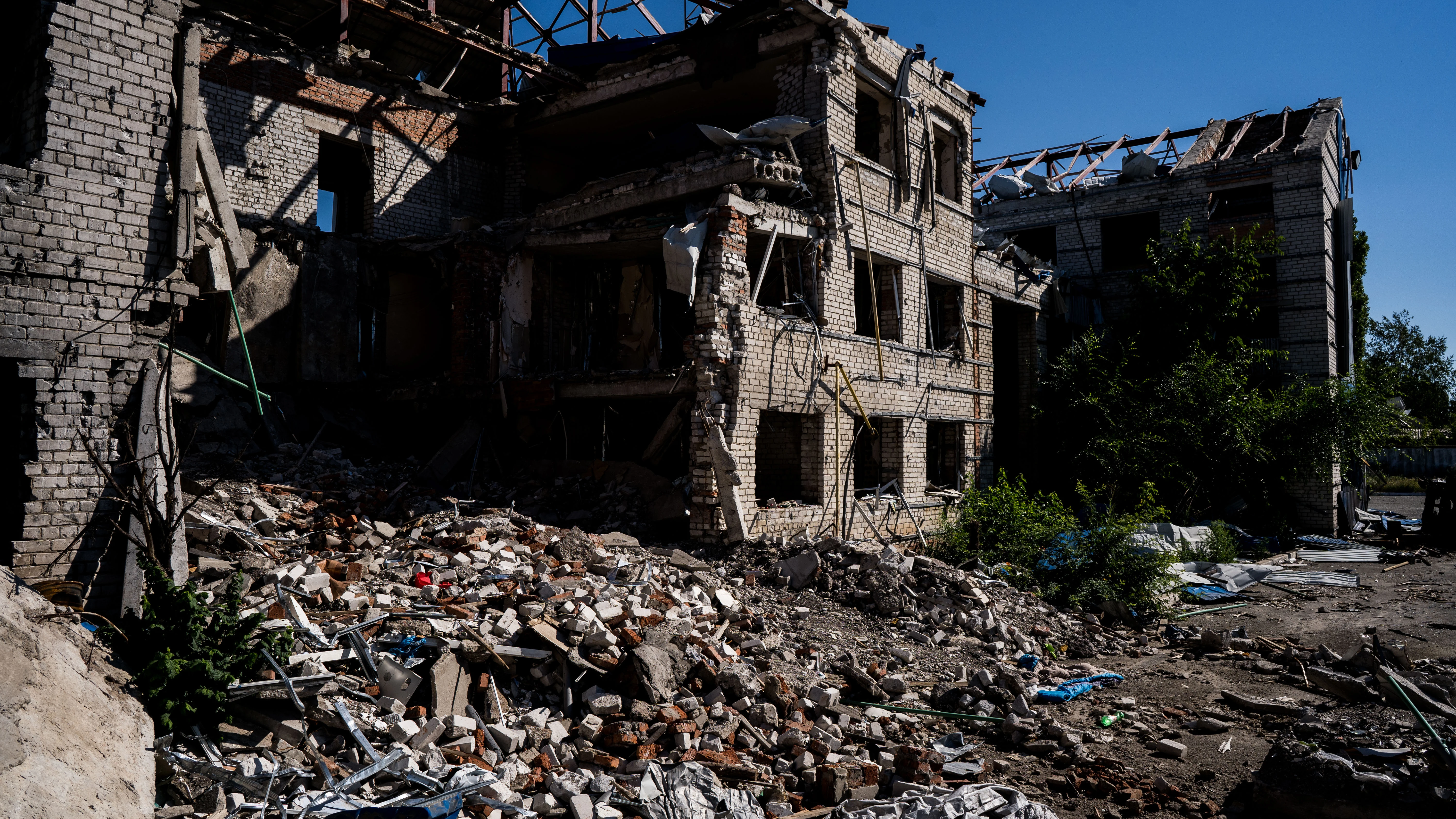  Imagen de archivo de un edificio destruido por misiles rusos en Bajmut, Ucrania.