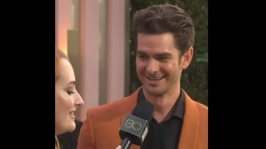 El flirteo viral de Andrew Garfield y la periodista Amelia Dimoldenberg en la alfombra roja que enamora a las redes El flirteo viral de Andrew Garfield y la periodista Amelia Dimoldenberg en la alfombra roja que enamora a las redes