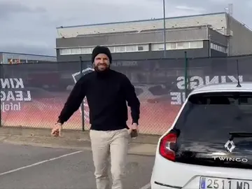 Gerard Piqué llega subido en un Twingo a la Kings League Gerard Piqué llega subido en un Twingo a la Kings League
