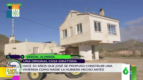 Esta es la casa giratoria tirada por un tractor que alucina en Zapeando Esta es la casa giratoria tirada por un tractor que alucina en Zapeando