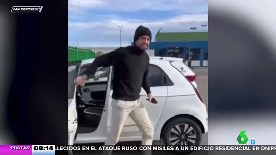 Gerard Piqué se monta en un Twingo para ir a la Kings League Gerard Piqué se monta en un Twingo para ir a la Kings League