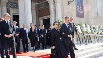 Los reyes de España, Felipe VI y Letizia, a la salida de la Catedral Metropolitana de Atenas.