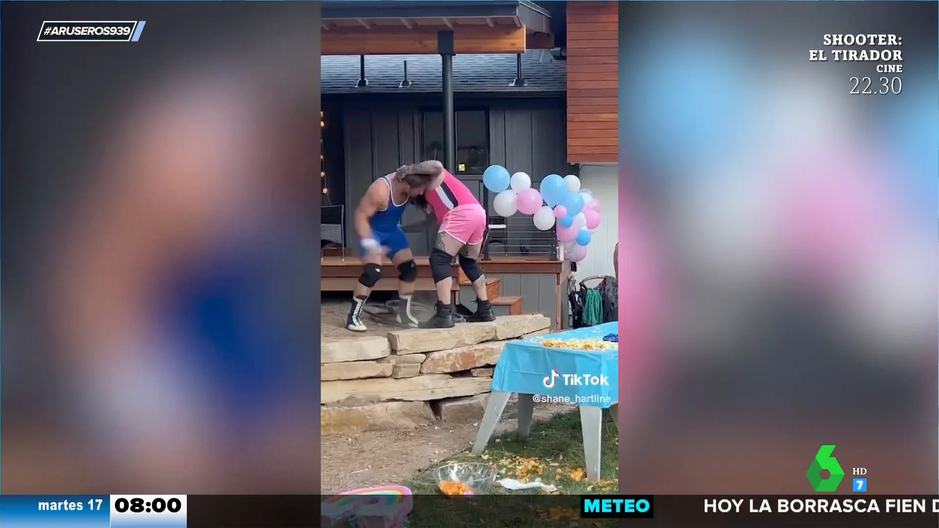 Un combate de lucha libre para desvelar el género del bebé: así es esta curiosa fiesta 'gender reveal'