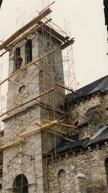 Fotografía de archivo de la iglesia de Lazuza durante su reconstrucción. Fotografía de archivo de la iglesia de Lazuza durante su reconstrucción.