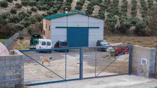 Detienen a dos personas por matar a tiros de un hombre en su finca de Jayena, Granada Detienen a dos personas por matar a tiros de un hombre en su finca de Jayena, Granada