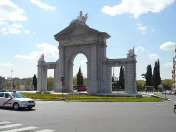 Puerta de San Vicente: ¿sabías que la actual es una réplica de una Puerta que “desapareció”? Puerta de San Vicente: ¿sabías que la actual es una réplica de una Puerta que “desapareció”?